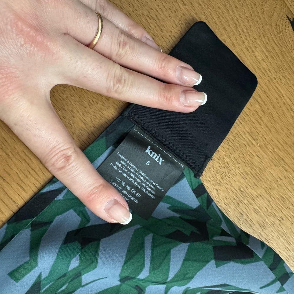 Knix Catalyst Sports Bra - Blue & Green Camoflauge - Size 6 (32DD, 34DD, 32E) - Picture 4 of 5
